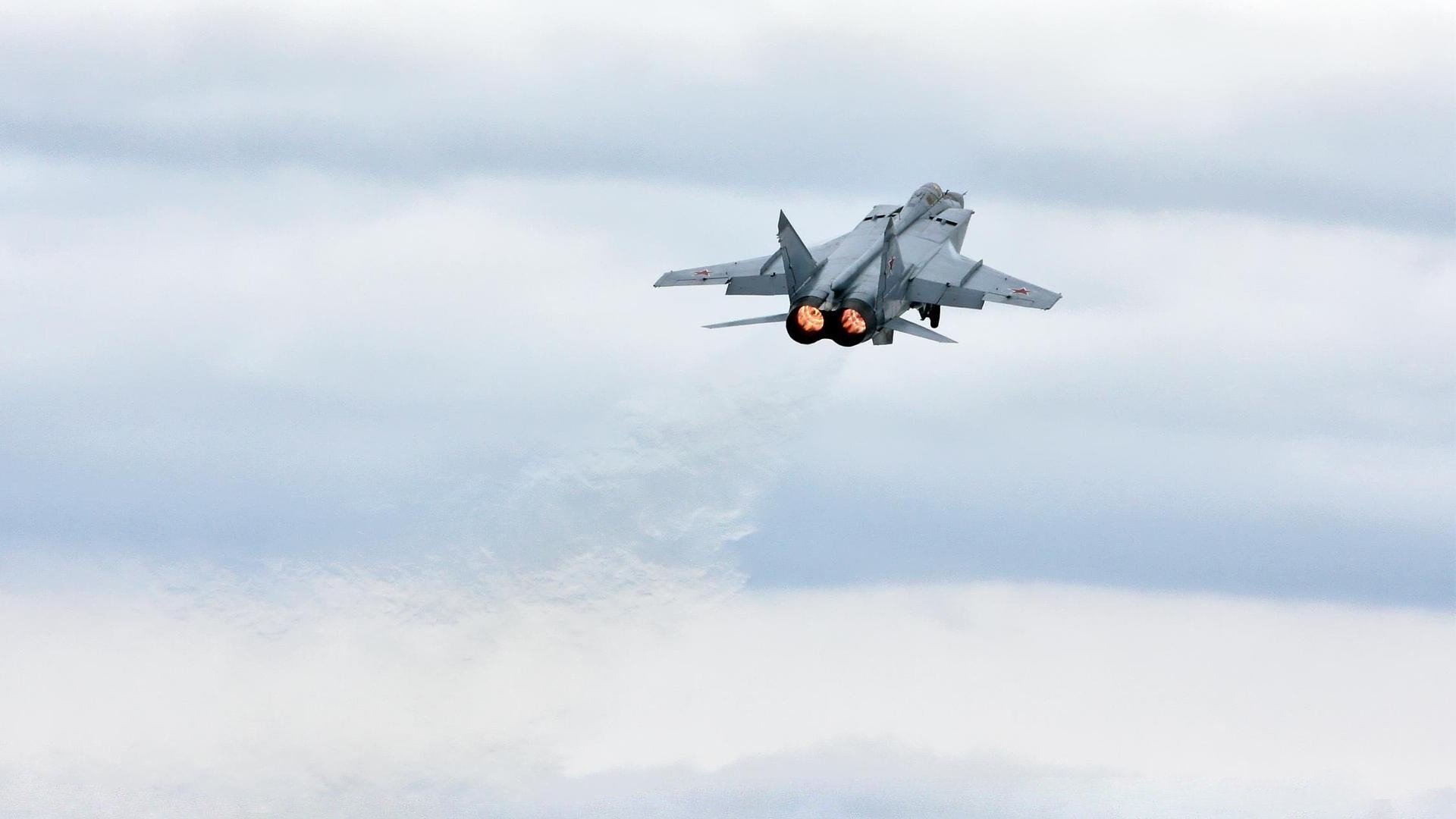 山脉的野性撕碎铁律，当哥伦比亚的足球之魂在欧洲的精密机器中绽放