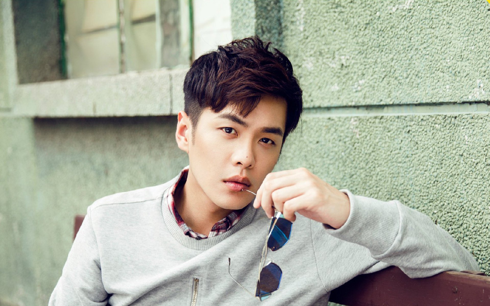 爱德华兹42分神迹破冰！新疆拒逆转擒北京夺赛点，1.2秒绝平三分定生死